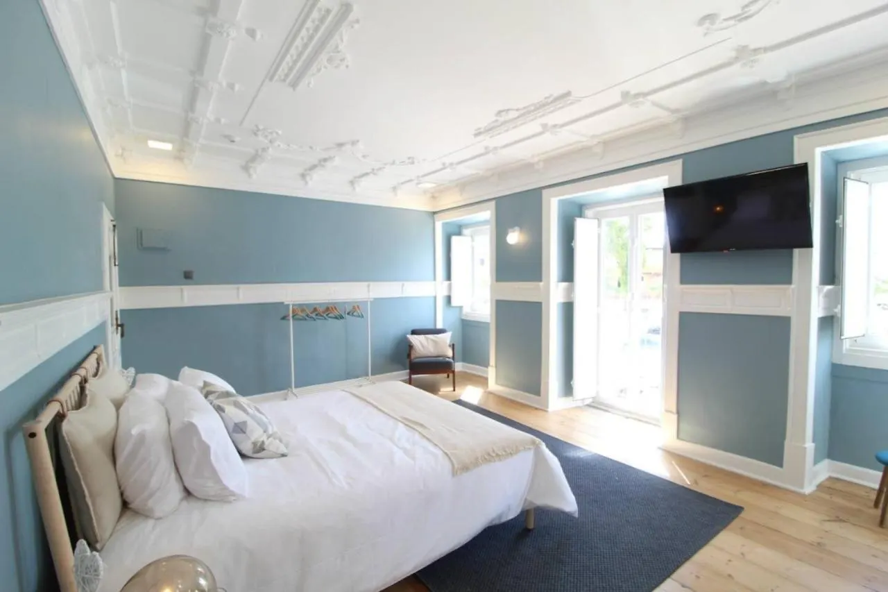 Lovely Bedroom With Patio In Lisboa Portugal
