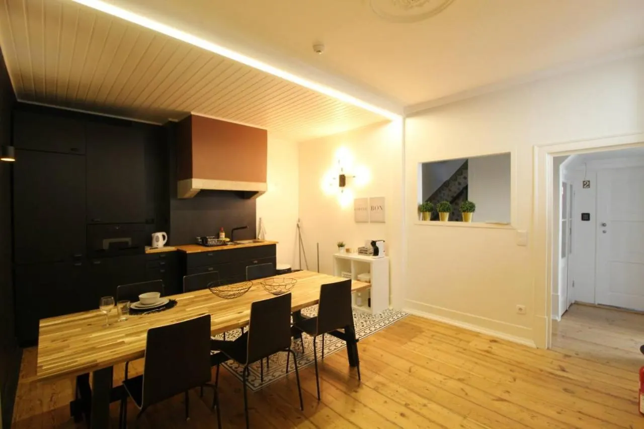 Lovely Bedroom With Patio In Lisboa 0*, Lissabon